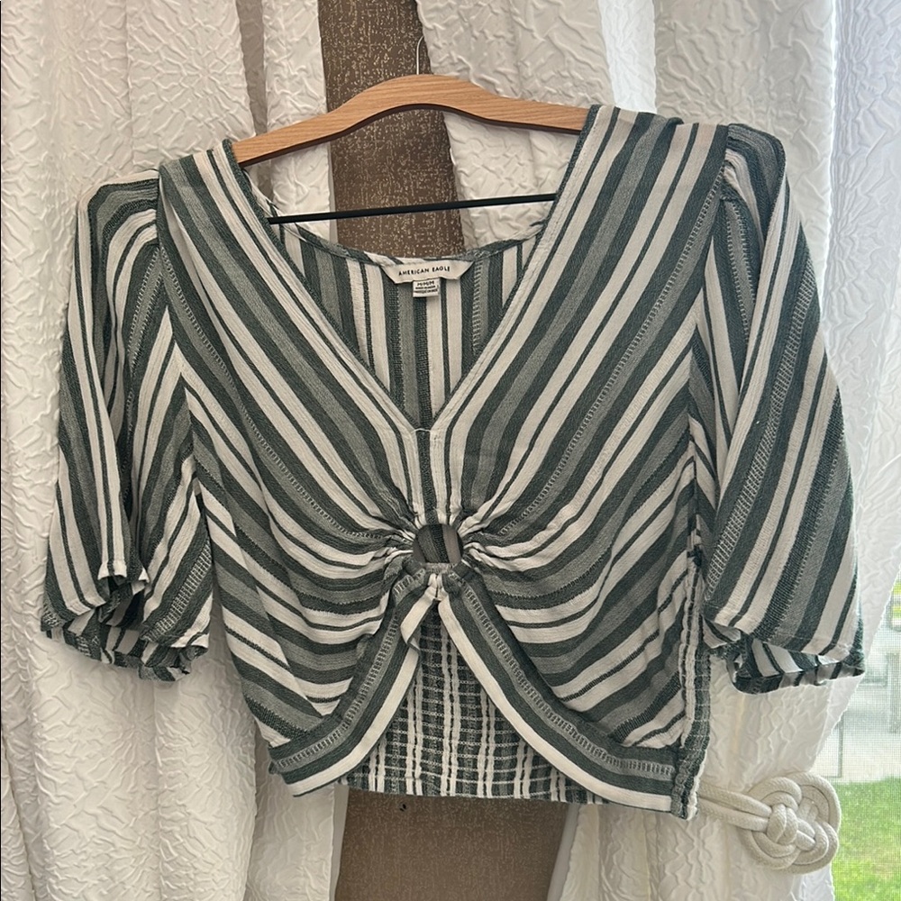 American eagle green and White Puff Sleeve Crop Blouse